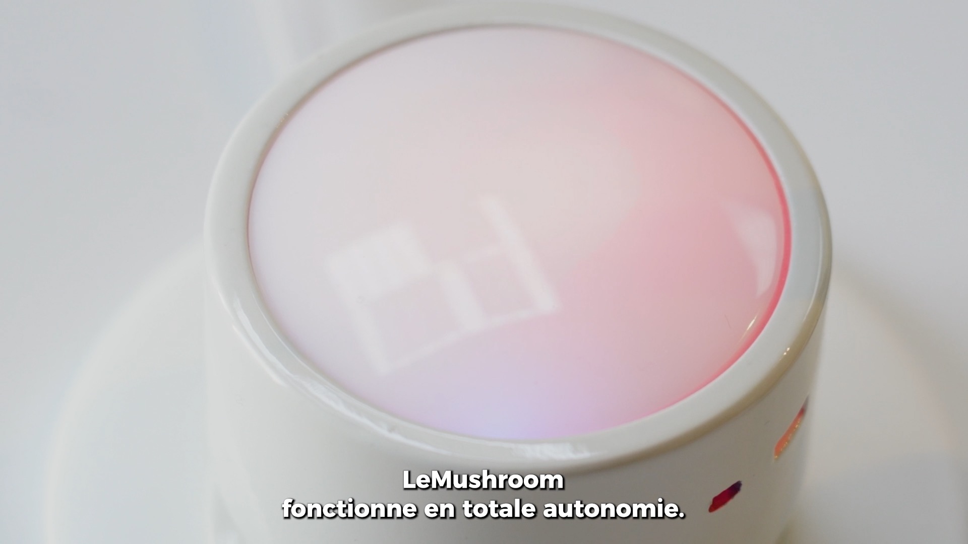 Une image contenant tasse, rose, intérieur, poudre
Description générée automatiquement